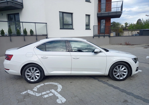 Skoda Superb cena 85900 przebieg: 178000, rok produkcji 2020 z Warszawa małe 781